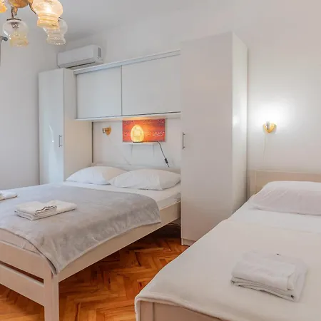 Tinka, No 3 Starigrad Paklenica