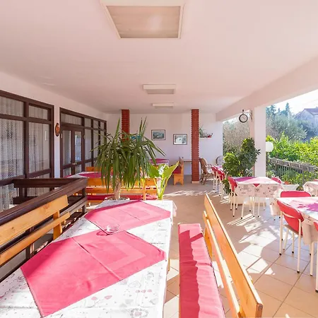 Tinka, No 3 3* Starigrad-Paklenica