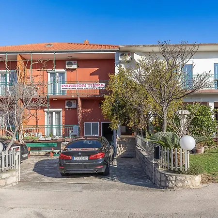 Tinka, No 3 Apartment